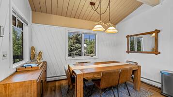 Townhome, 4 Bedrooms | Dining