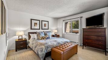 4 bedrooms, desk, laptop workspace, iron/ironing board