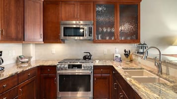 Condo, 1 Bedroom | Private kitchen | Full-sized fridge, microwave, oven, stovetop
