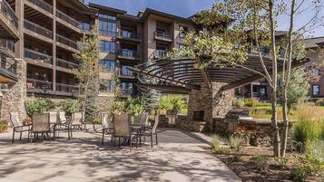 Condo, 2 Bedrooms | BBQ/picnic Area