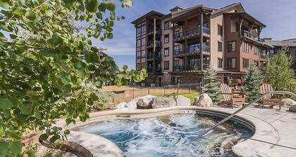First Tracks 3301 2 Bedroom Condo by RedAwning