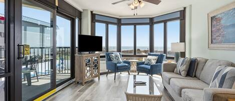 Condo, 3 Bedrooms | Living area