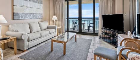 コンドミニアム 3 ベッドルーム | リビング エリア