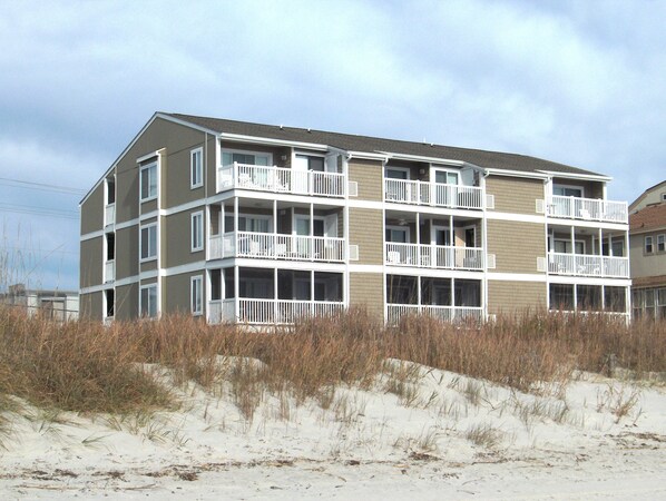 Condo, 2 Bedrooms | Front of property