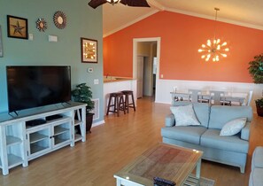 Condo, 3 Bedrooms | Living area