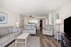 Condo, 3 Bedrooms | Living area