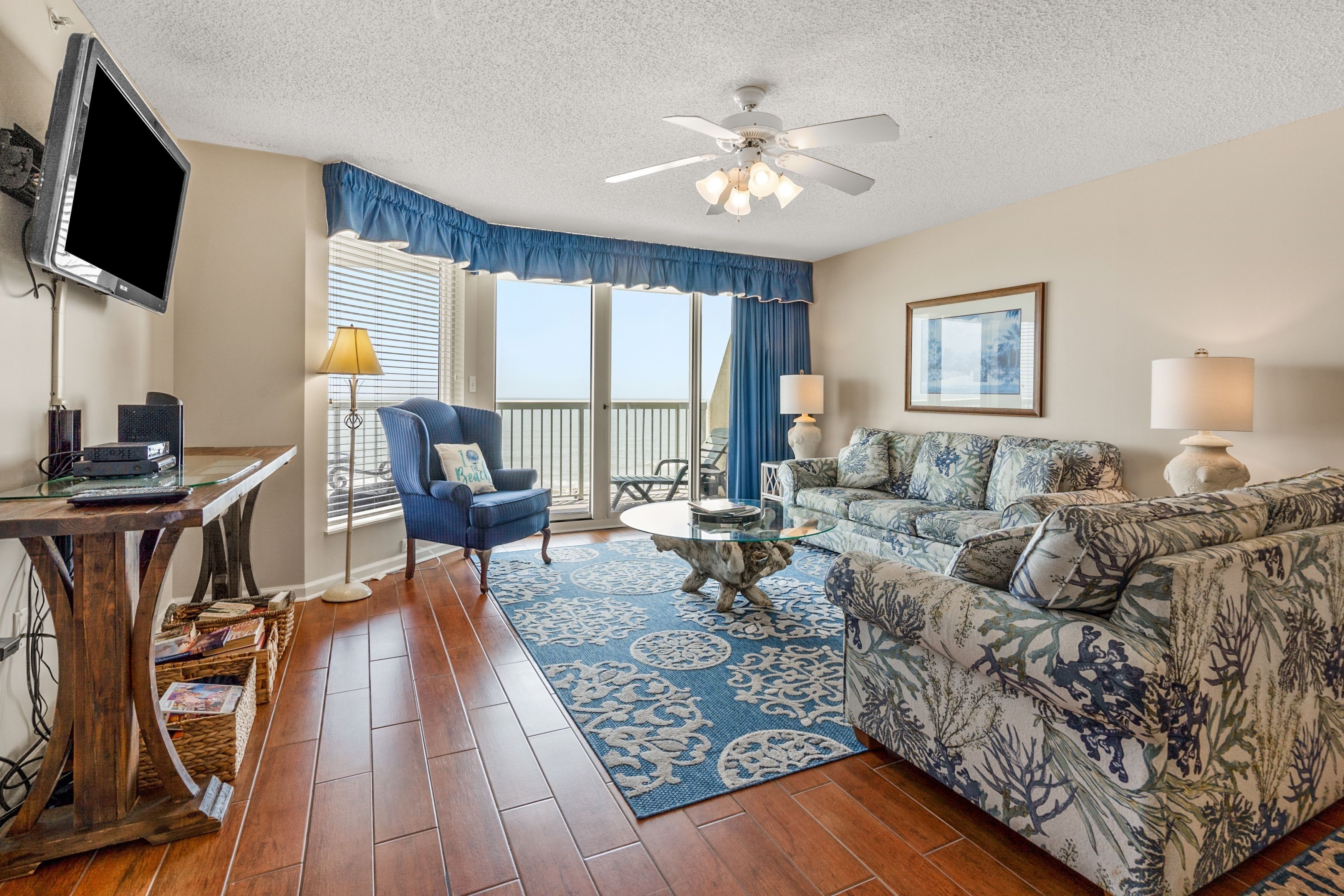 Condo, 3 Bedrooms | Living area