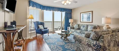 Condo, 3 Bedrooms | Living area