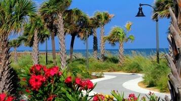 Condo, 3 Bedrooms | Property grounds