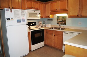 Huoneisto, 3 makuuhuonetta | Yksityinen keittiö | Jääkaappi, uuni, kahvin-/teenkeitin, leivänpaahdin