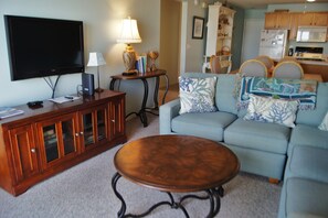 Condo, 3 habitaciones | Área de sala de estar