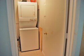 Condo, 3 Bedrooms | Interior