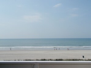 Appart'hôtel, 3 chambres | Vue sur la plage/l’océan