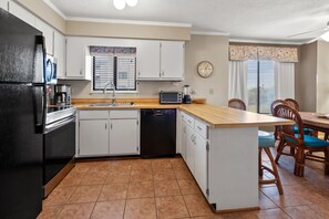 Condo, 3 Bedrooms | Private kitchen