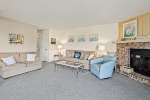 Condo, 2 Bedrooms | Living area