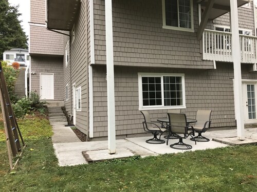 Private MIL Apartment in Serene Pacific Northwest Setting