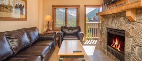 Televisión y chimenea