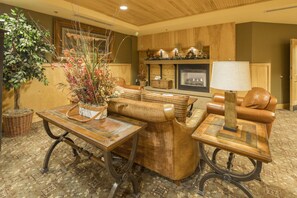 Interior - Beautiful 1 Bed in Silvermill in River Run right at the Gondola! (Keystone)