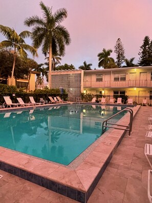 Outdoor pool, a heated pool - 1st floor by pool, beach and 3rd St. S coffee shops, restaurants and farmer Mkt (Naples)