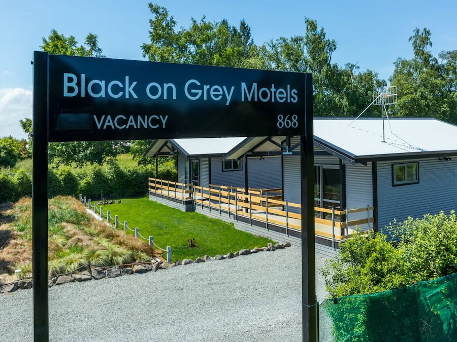 A motel sign indicating vacancy at Black on Grey Motels, number 868.