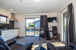 Smart TV, Netflix, printers - Black on Grey Motel (Geraldine)