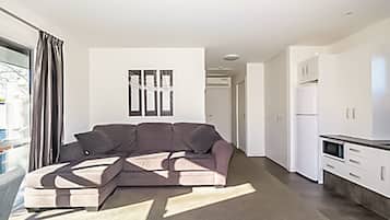 Apartamento familiar, 2 habitaciones (Unit) | Sala de estar | Una Smart TV, Netflix, una impresora