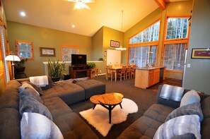 Family House, 5 Bedrooms, Mountain View, Mountainside | Living area | Flat-screen TV, fireplace - Great Western by Mount Majestic (Brighton)