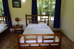 Bungalow | In-room safe, iron/ironing board, free WiFi, bed sheets - Hotel Erupciones Inn (La Fortuna)