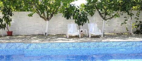 2 kolam renang outdoor