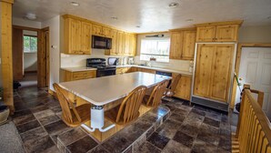 House, Mountain View, Mountainside | Private kitchen - Creekside by Mount Majestic (Brighton)