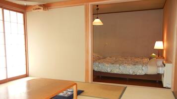 Deluxe Japanese Western Style Room, Shared Bathroom | Desk, laptop workspace, blackout drapes, bed sheets