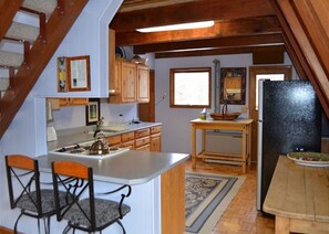 Tradisjonelt hus, 3 soverom, fjellutsikt, ved fjell | Eget kjøkken | Kjøleskap, mikrobølgeovn, ovn og kokeplater