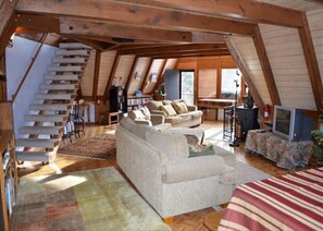 Traditional House, 3 Bedrooms, Mountain View, Mountainside | Living area | Fireplace