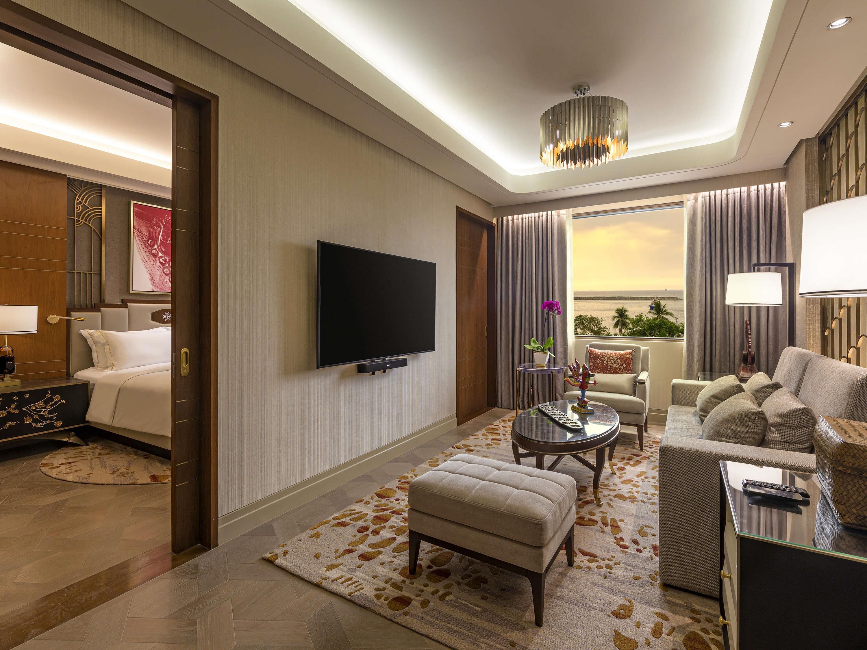 Executive Suite, 1 King Bed, Club lounge access, Bay View