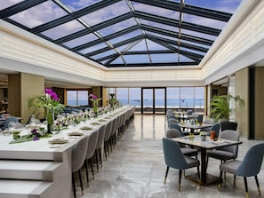 Breakfast, lunch, dinner served; pool views - Admiral Hotel Manila - MGallery Collection (Manila)