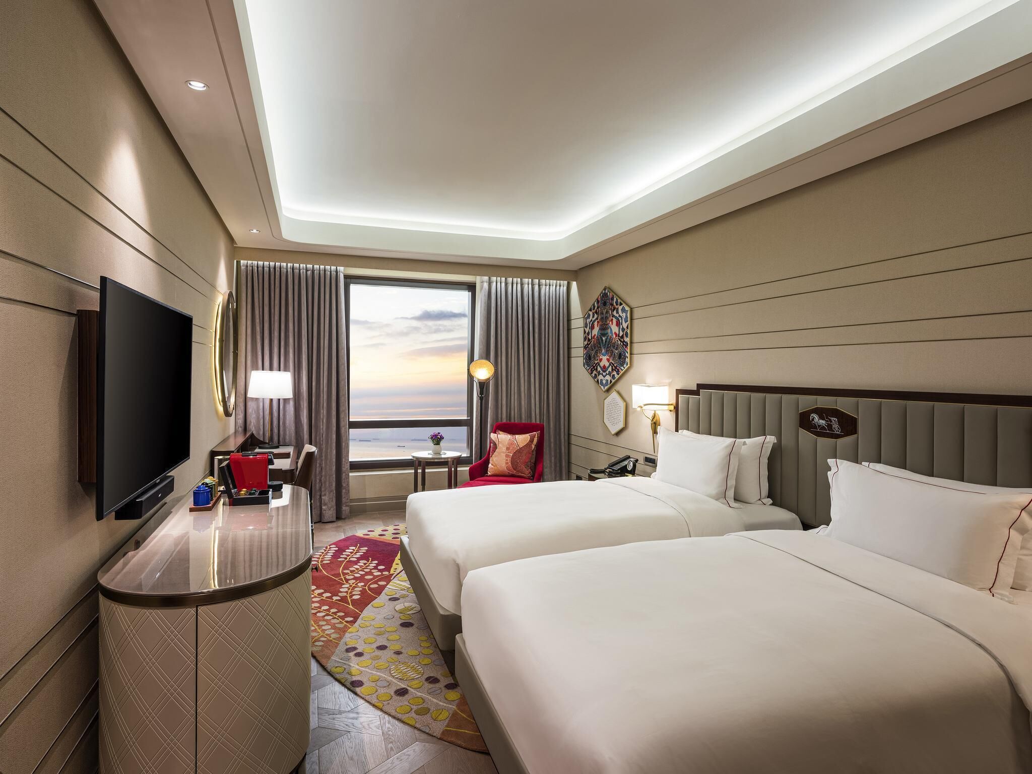 Chambre exécutive, 2 lits jumeaux, accès au bar-salon, vue sur la baie | 1 chambre, literie de qualité, couette en duvet, minibar