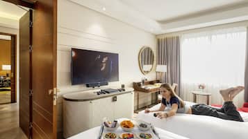 1 bedroom, premium bedding, down duvets, minibar