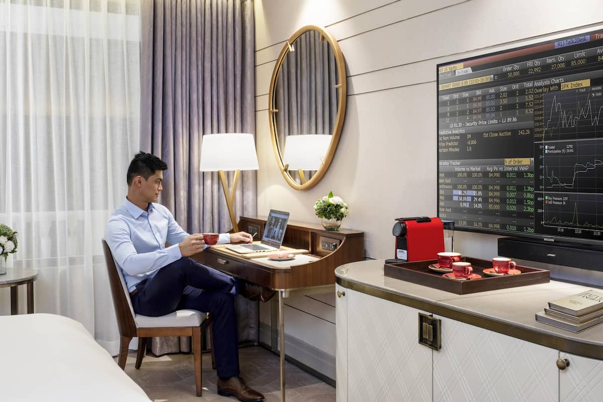 Superior kamer, 1 kingsize bed (Atrium) | 1 slaapkamer, luxe beddengoed, donsdekens, een minibar