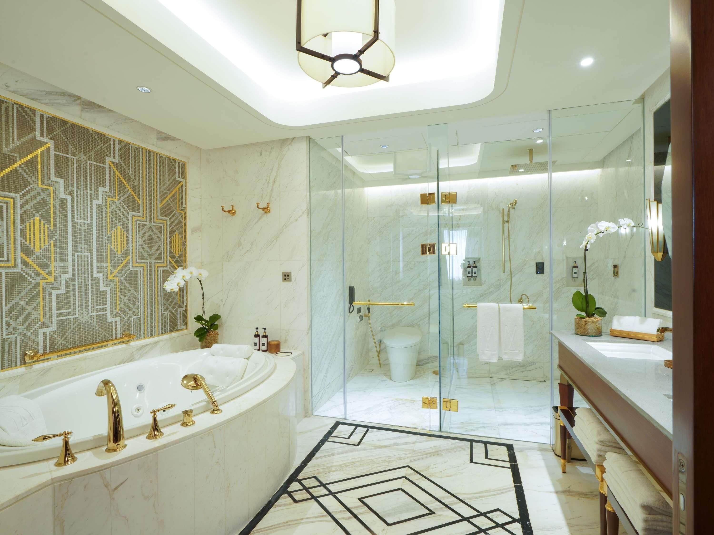 Suíte presidencial, 1 cama King, acesso ao Club Lounge, vista para a baía | 1 quarto, roupas de cama premium, edredons de pluma, frigobar