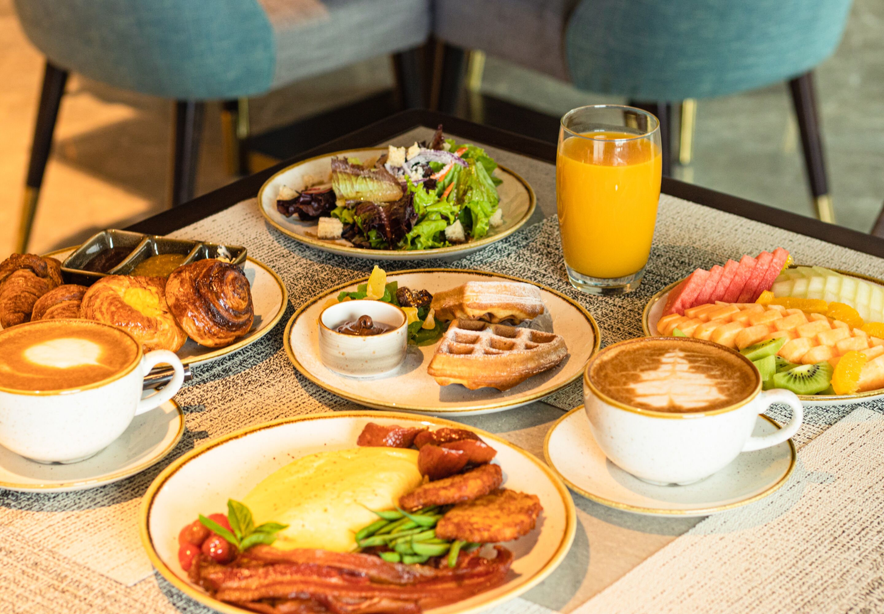 Breakfast, lunch, dinner and brunch served