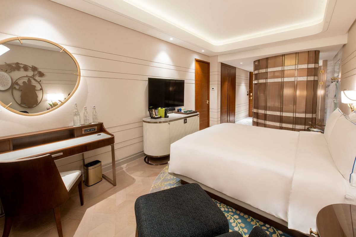 1 bedroom, premium bedding, down duvets, minibar