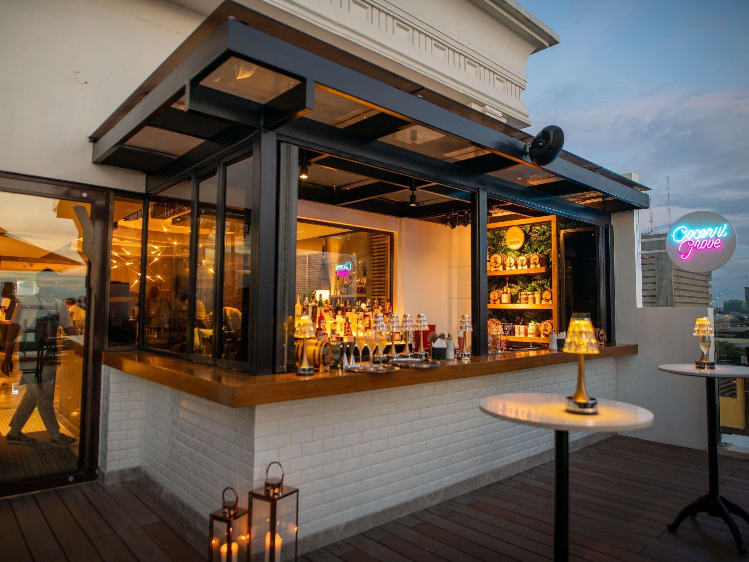 2 bars/lounges, rooftop bar