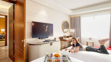 Executive Room, 2 Twin Beds | 1 bedroom, premium bedding, down comforters, minibar