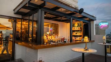 2 bars/lounges, rooftop bar