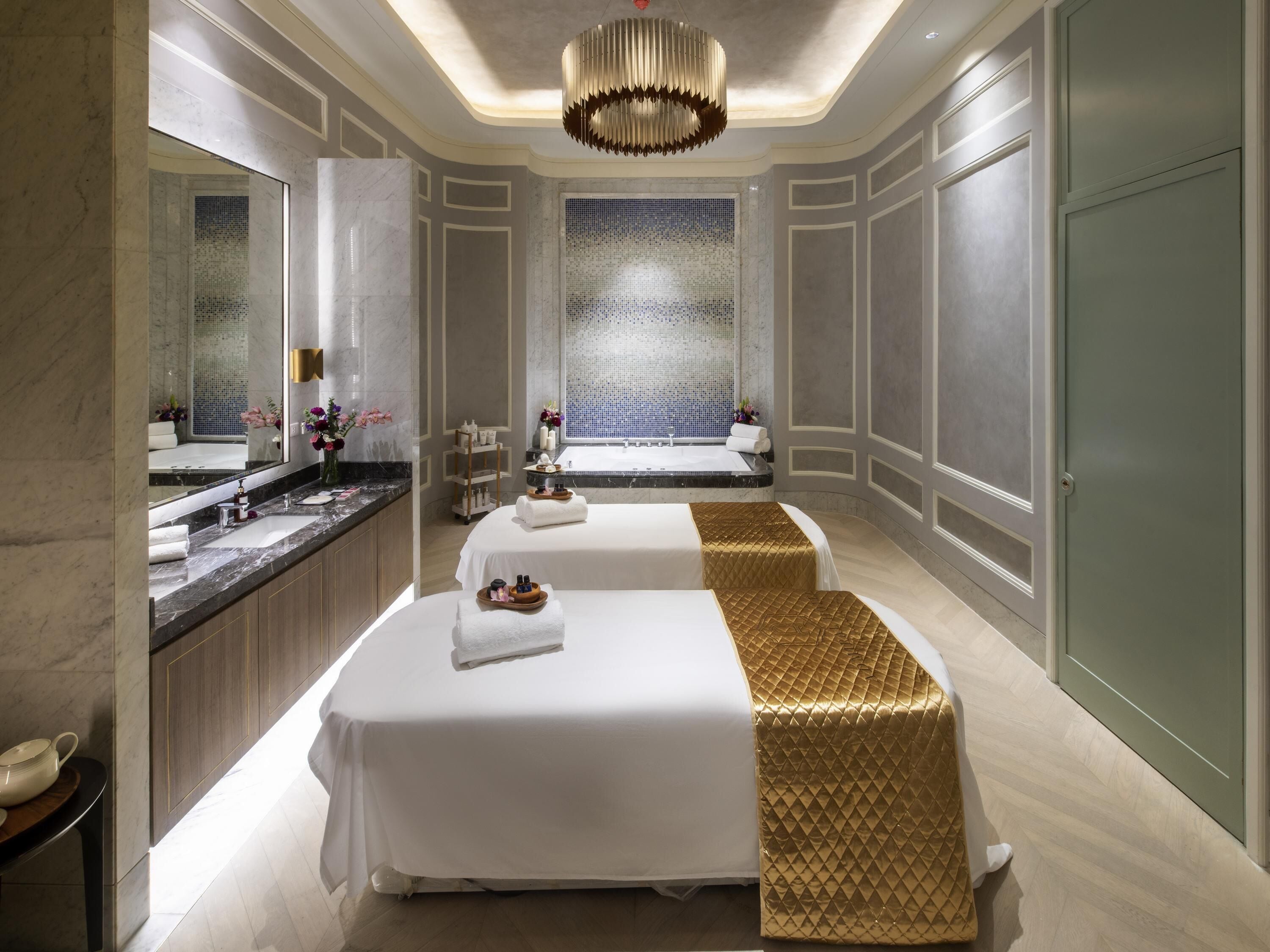 Couples treatment rooms, hot tub, steam room, body treatments