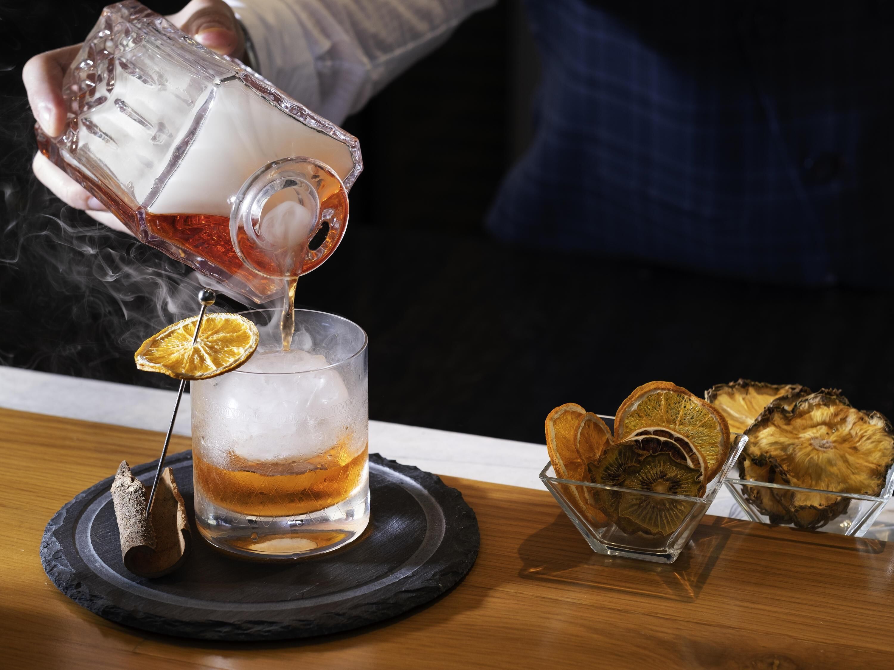 2 bars/lounges, rooftop bar
