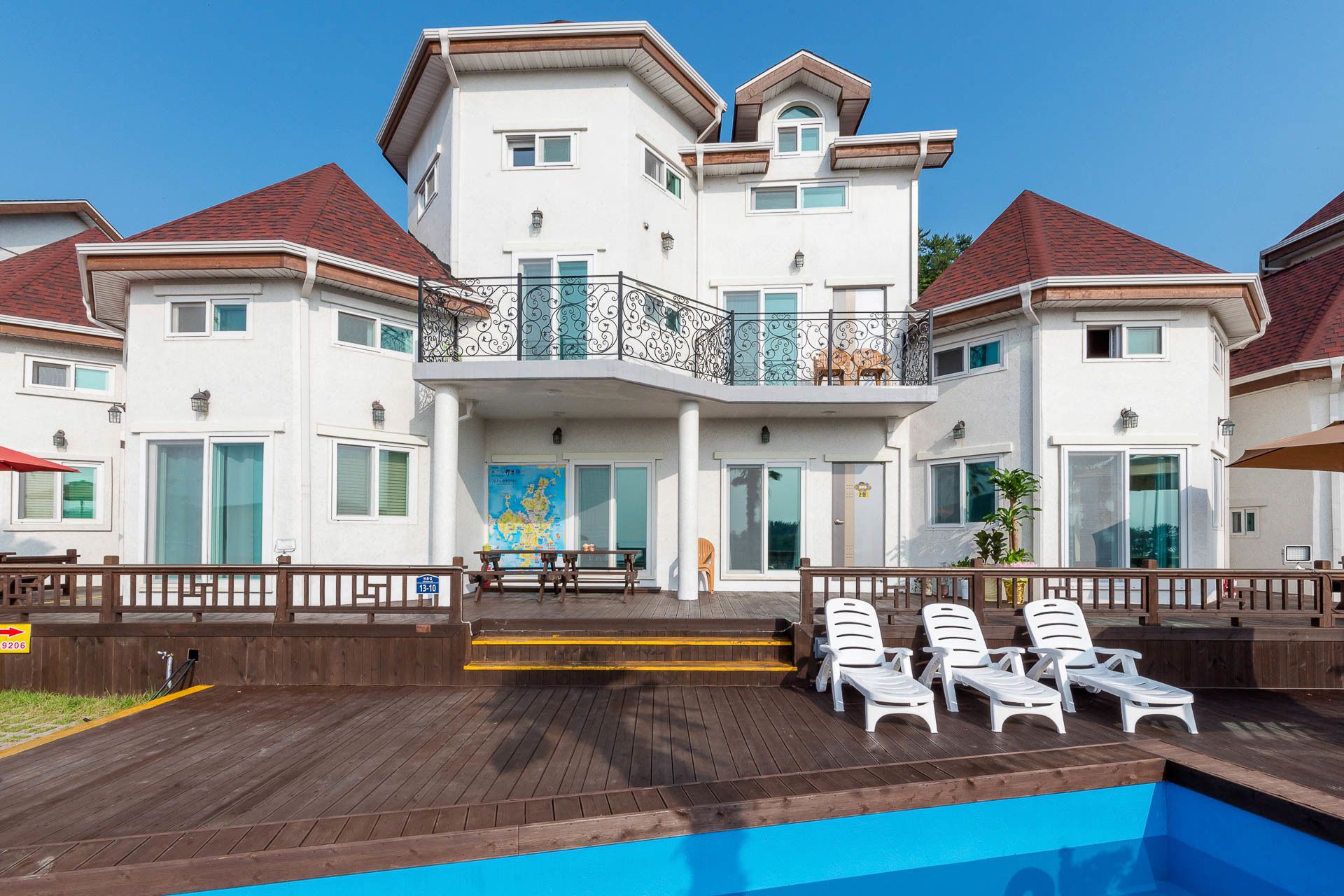 Mặt tiền nơi lưu trú