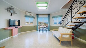 Double Room (Room 203) | Blackout drapes, free WiFi - Geojerowa Pension (Geoje)