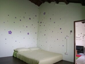 ห้องสแตนดาร์ดดับเบิล | ห้องน้ำ | ฝักบัว, ของใช้ในห้องน้ำฟรี, ไดร์เป่าผม, รองเท้าสวมภายในห้อง