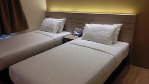 Twin Room | Desk, iron/ironing board, free WiFi - Star Tree Homestay (Kuantan)